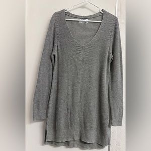 OLD NAVY   Long gray coat in perfect condition, size.  L
